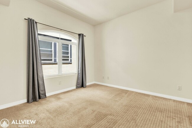 Building Photo - Rare 3-Story Hillcrest Townhome | 3BR/3BA ...