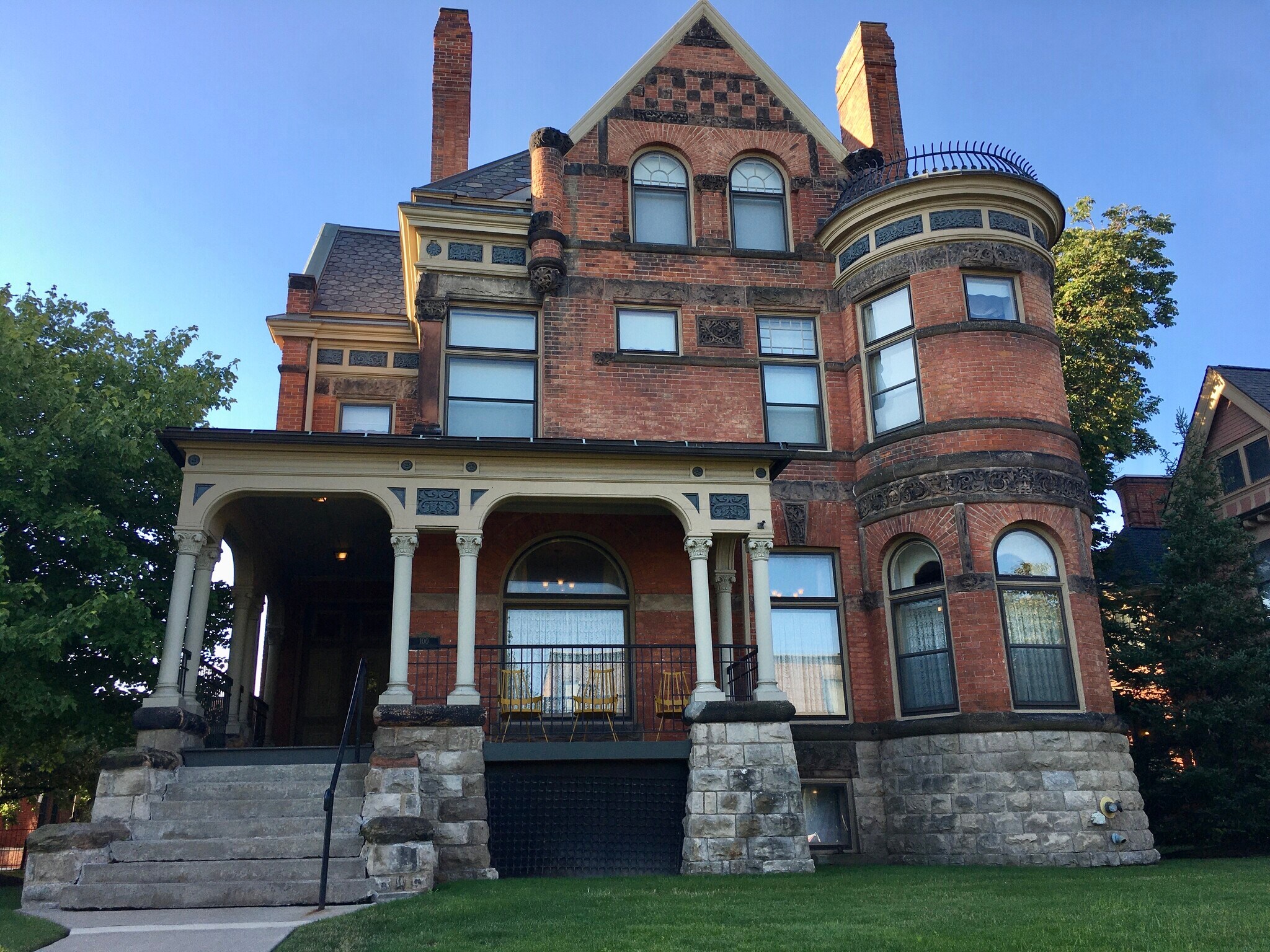 Other East Ferry Historic District homes - 455 E Ferry St