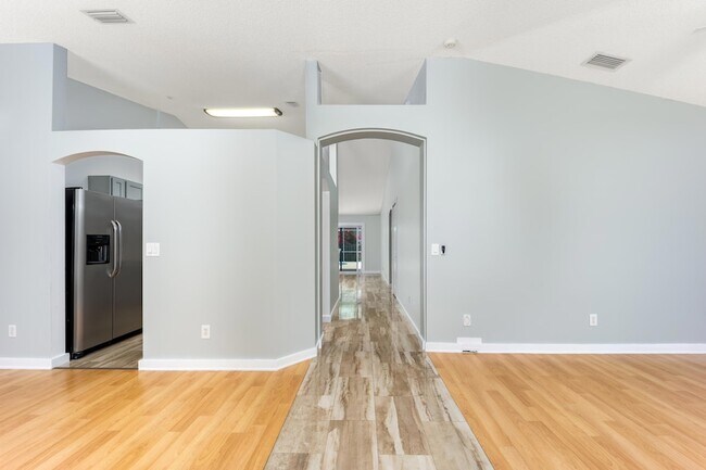 Building Photo - 2544 SW Deckard St