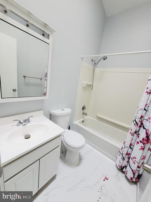 Building Photo - 19 Island Run Ct