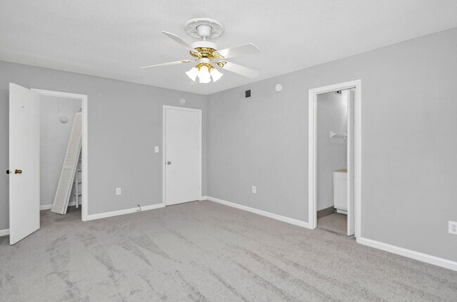 Building Photo - Beautifully Renovated 2BR/2BA with Community Pool!