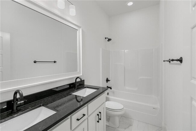 Building Photo - 1600 SW Montrose Ave