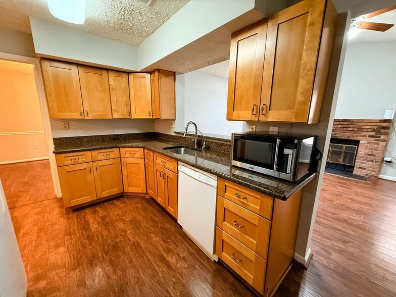 Building Photo - 4001 Bittern Ct