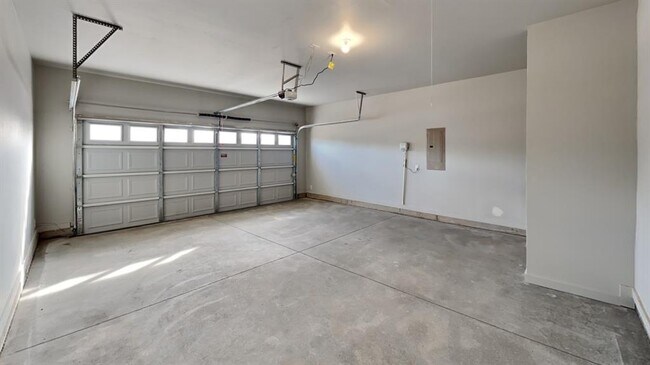 Building Photo - 4521 NE 124th St