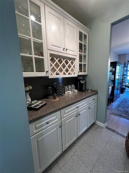 Building Photo - 6 Kara Ct