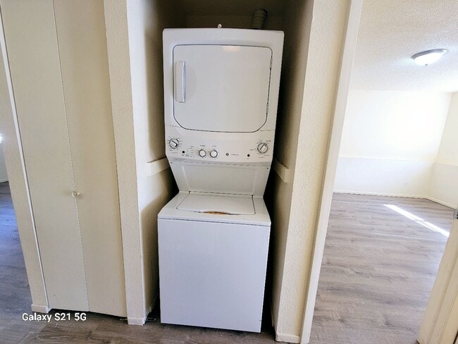 Building Photo - 3475 Cochran Dr