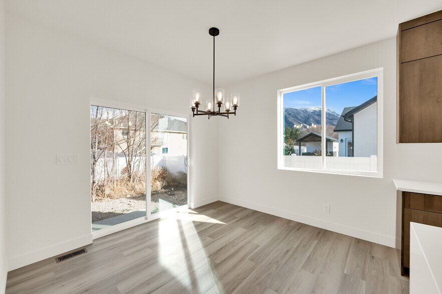 Dinning Area - 1605 S 1100 W