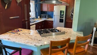 Building Photo - 3338 Valley Dr