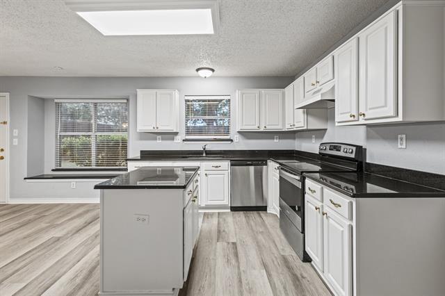 Building Photo - 1604 Lincoln Dr