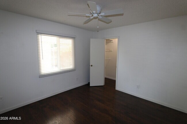 Building Photo - 6624 S Palm Dr