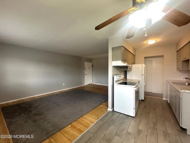 Building Photo - 61 Stonehurst Blvd