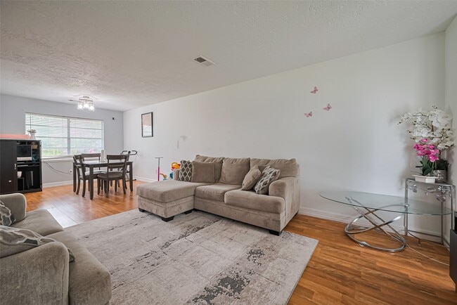 Primary Photo - 13351 Oak Leaf Ln