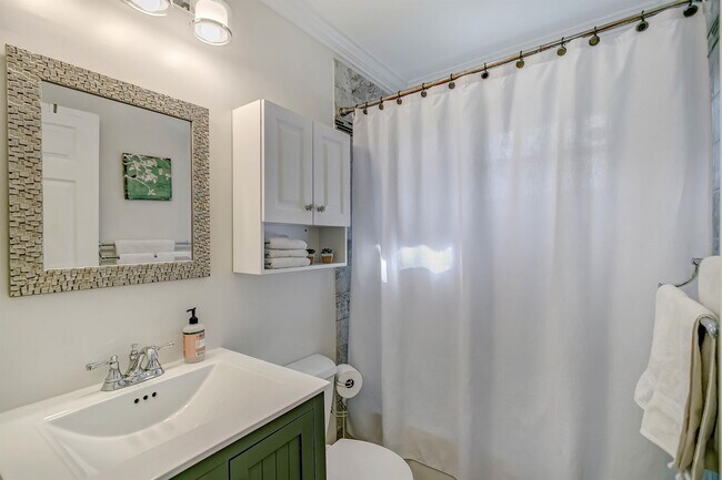 Building Photo - 6612 Kerns Rd