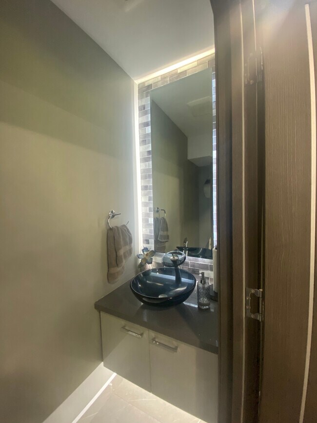 Building Photo - 9419 Via Patricia