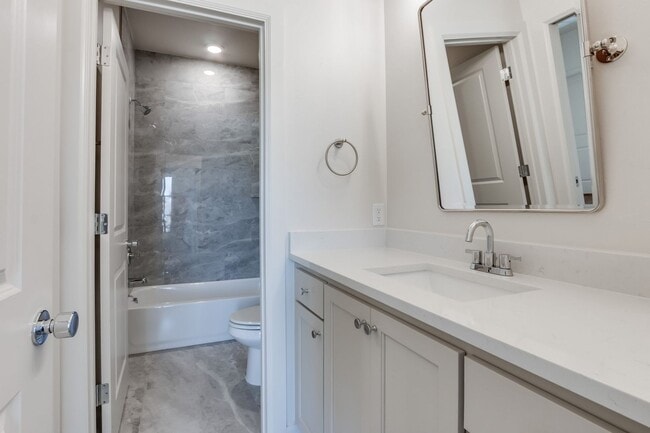 Building Photo - Urban living in Edmond