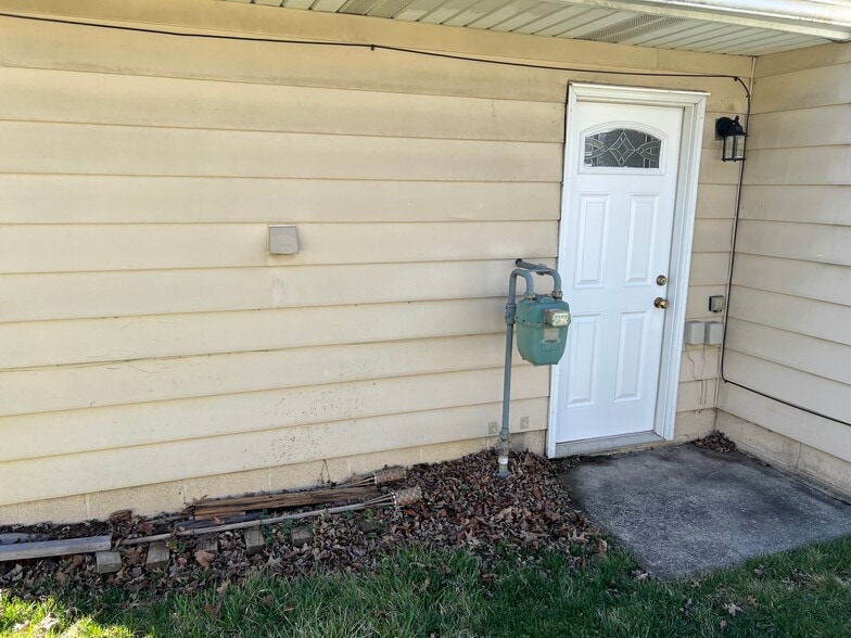 Back Door - 42946 Emerald Dr