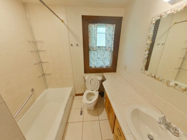 Building Photo - 1440 Fairmount St