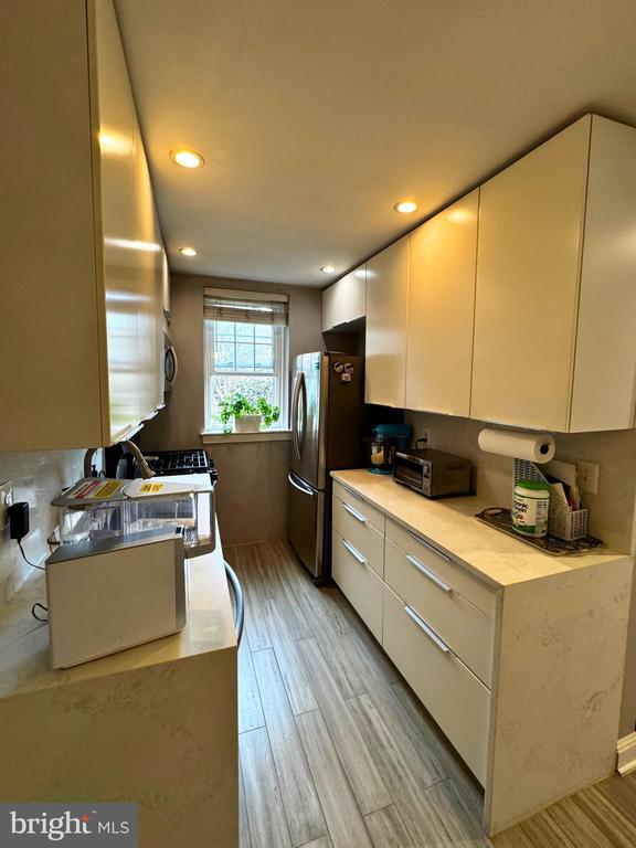 Building Photo - 24 S Old Glebe Rd