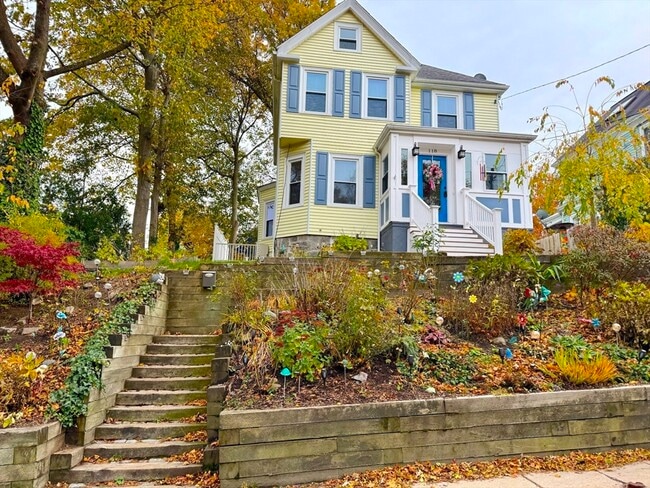 Building Photo - 118 Newburg St