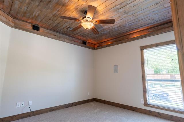 Building Photo - 1609 Clearwater Dr
