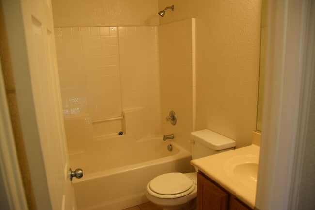 Building Photo - NORTHWEST - 2 STORY, 5 BEDROOM HOME