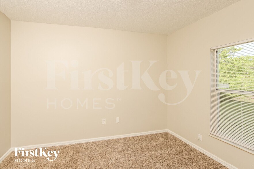 Building Photo - 150 Empress Ave