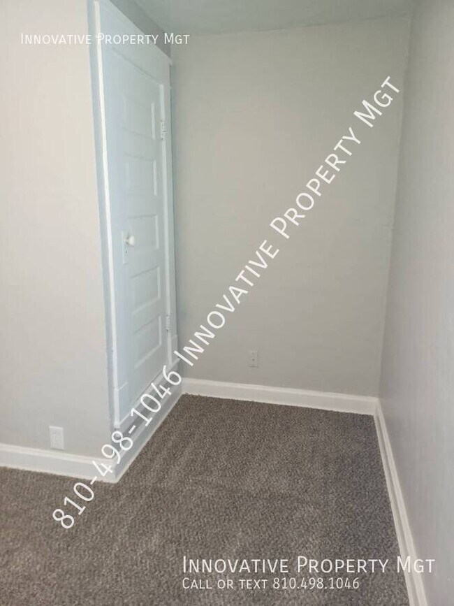 Building Photo - 842 E 9th St