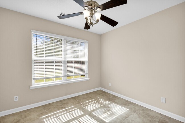 Building Photo - 4 Expedition Way