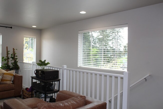Building Photo - 7744 20th Ln SE