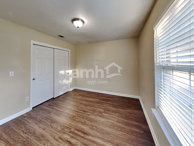 Building Photo - 634 Mable Dr