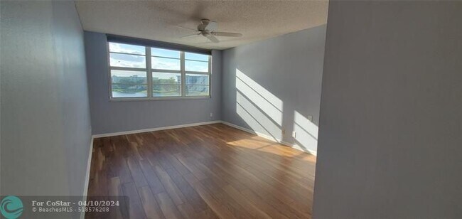 Building Photo - 3095 N Course Dr