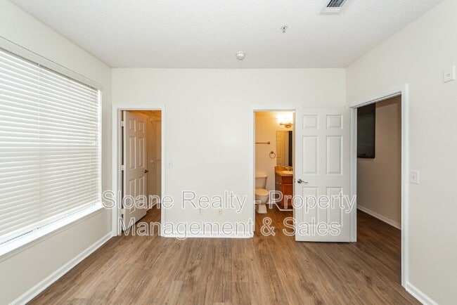 Building Photo - 45 Sycamore Ave