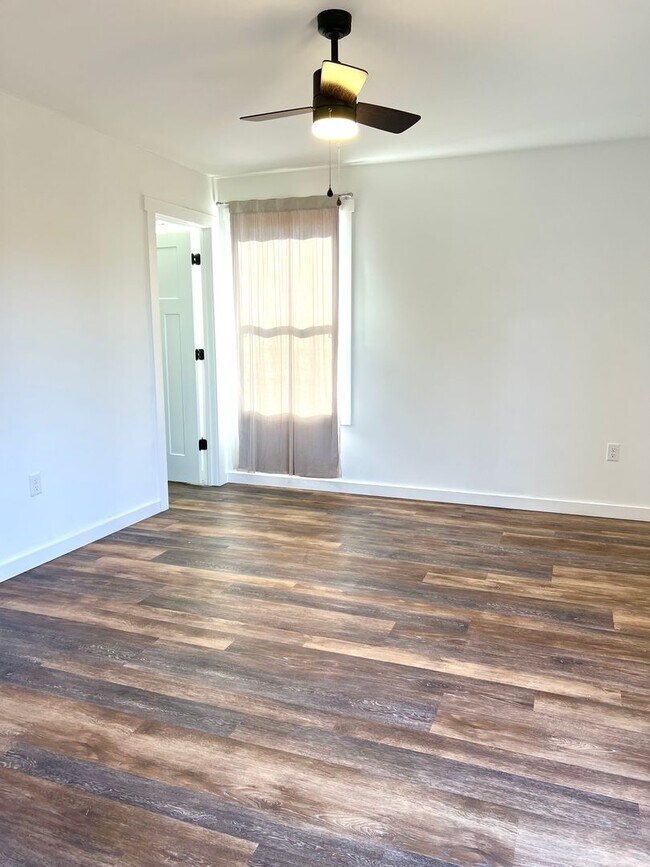 Building Photo - Charming 3 Bedroom 2 Bath home, Convenient NW Asheville location!