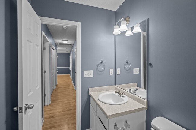 Building Photo - 202 Fairmount Way