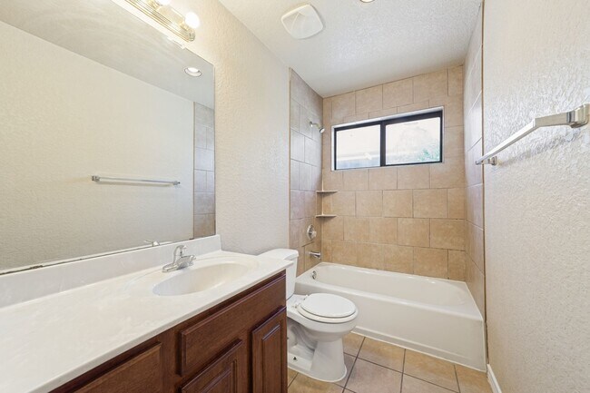 Building Photo - 11443 Creek Eagle