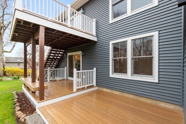 Building Photo - 26 Lyndale Ave