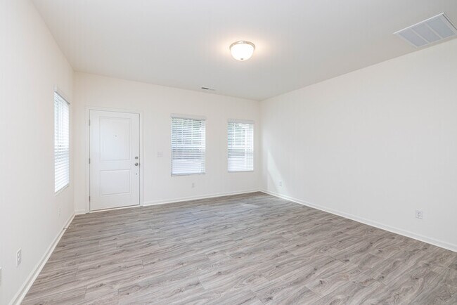 Building Photo - 3 Bedroom Townhome Main Street Pineville - MOVE IN SPECIAL