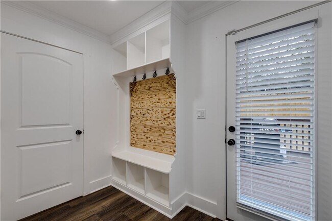 Building Photo - 551 Woodrow Ave