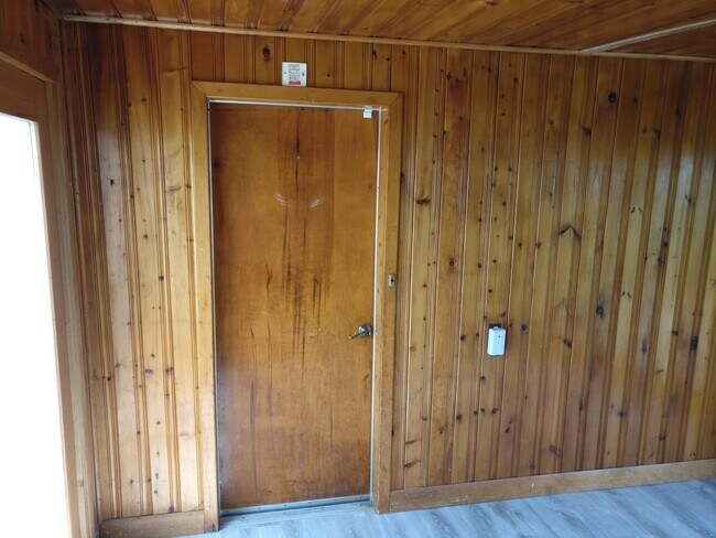 Building Photo - 4-Bedroom Home for Rent Summer 2026