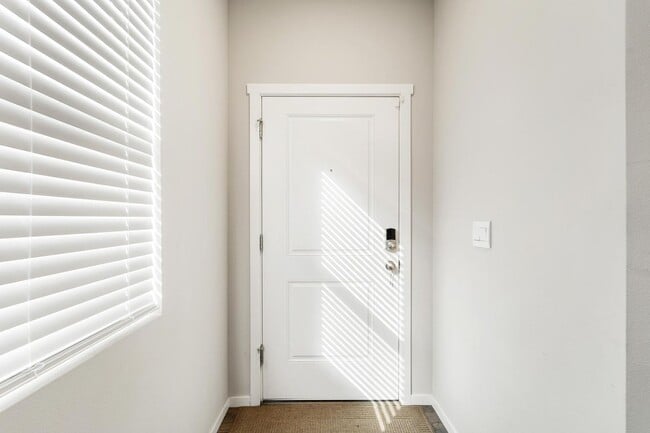 Building Photo - Beautiful Home in Puyallup