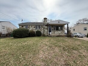 Building Photo - 36 Collins Ln