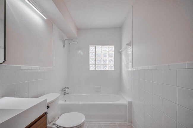 Building Photo - 1614 Ridgewood St