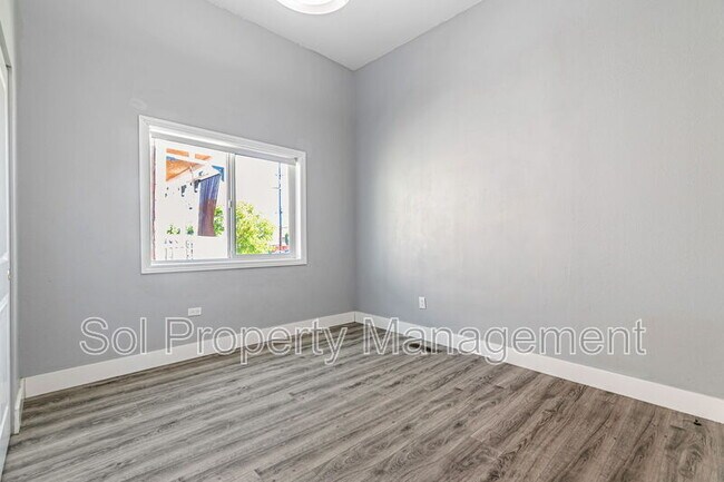 Building Photo - 1030 Vine St