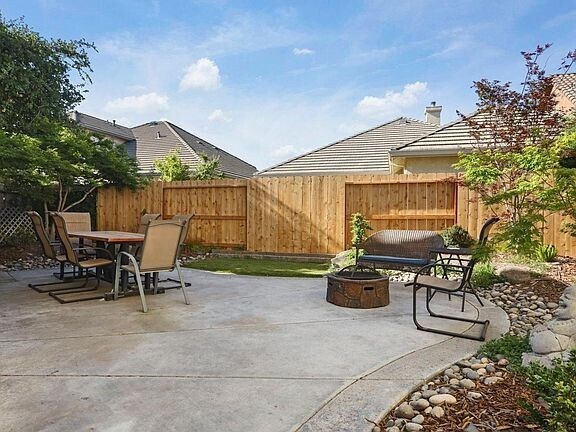 Building Photo - 1601 Barkley Ln