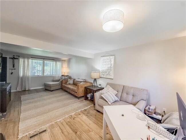 Building Photo - 92 Claireview Dr