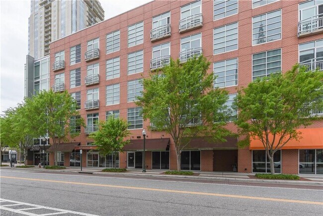 Building Photo - 221 Market St