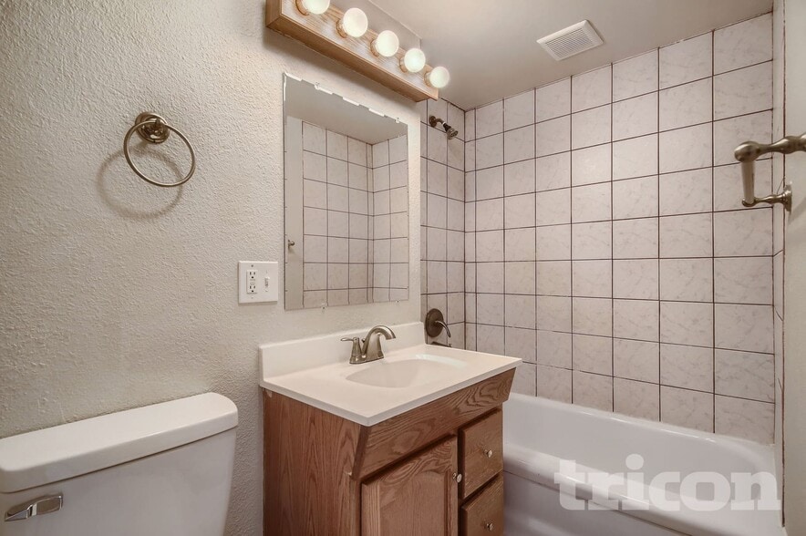 Building Photo - 185 N Harlan St