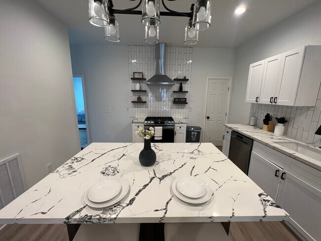 Building Photo - 3939 Hamilton St