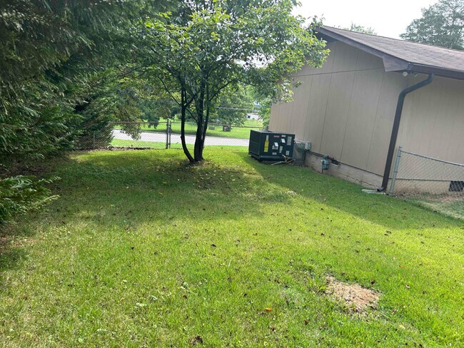 Building Photo - 98 Nebraska Ave