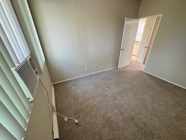 Building Photo - 11500 Rochester Ave